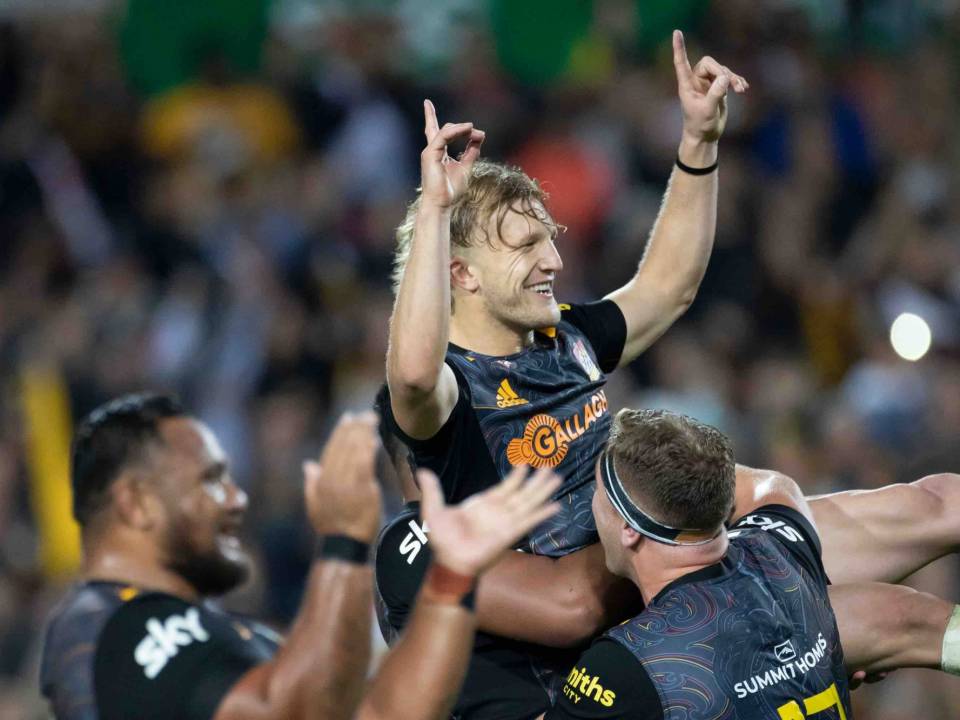 Damian McKenzie re-signs with New Zealand Rugby, Gallagher Chiefs and Waikato