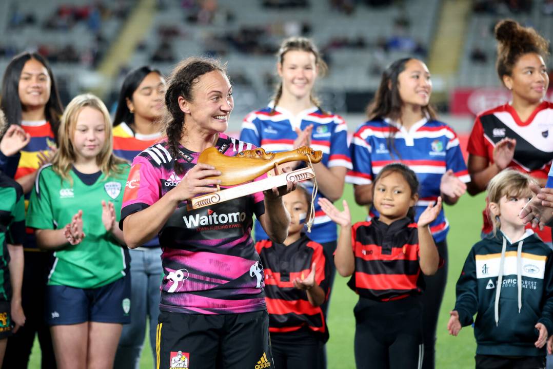 Les Elder signs with Chiefs Women for 2022